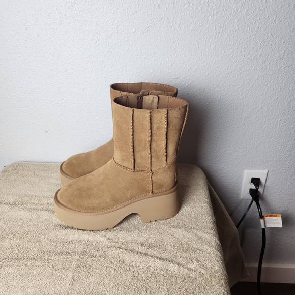 UGG Tan Suede Boots with Cozy Lining - Picture 6 of 10